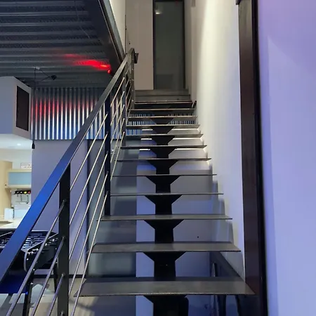 Loft Sur 2 étages Dans Maison Individuelle *